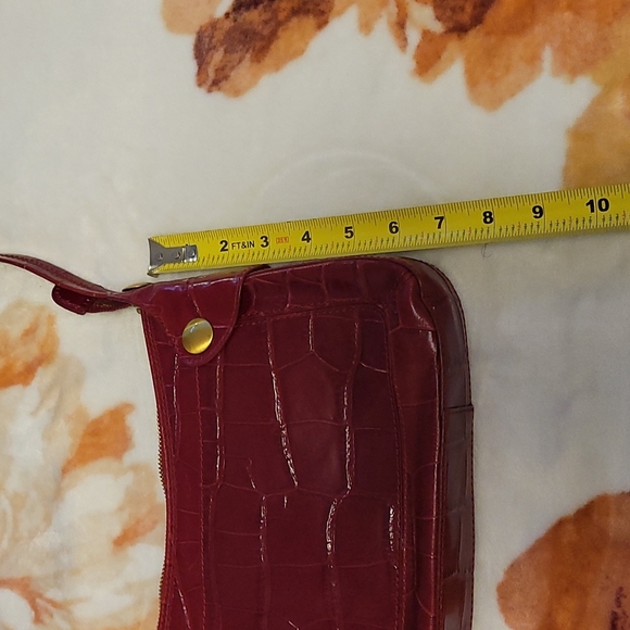 MAXX New York faux Alligator Purse - Picture 8 of 12